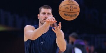 Jokić ponovo oduševio: Pas iza leđa šokirao Lejkerse i publiku