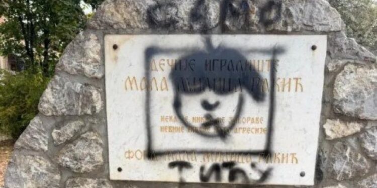 Grafit na spomen-ploči Milici Rakić izazvao osude javnosti